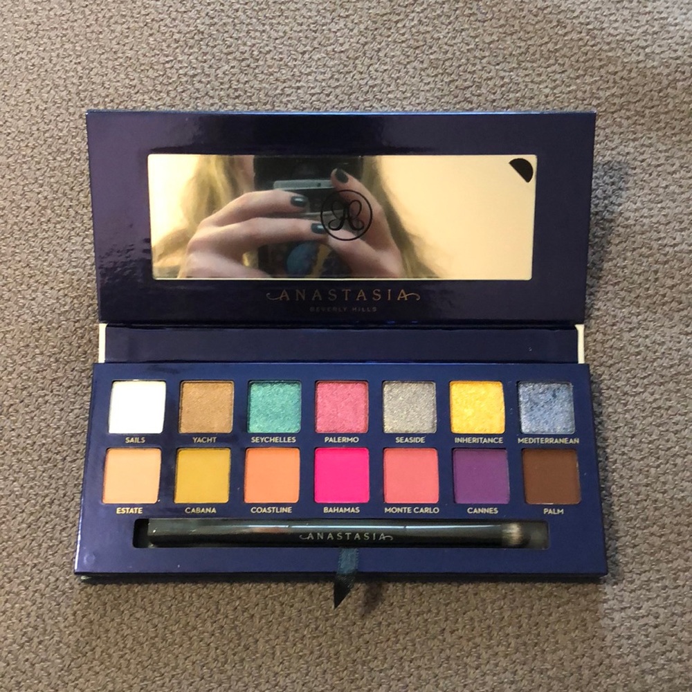 Makeup pallet